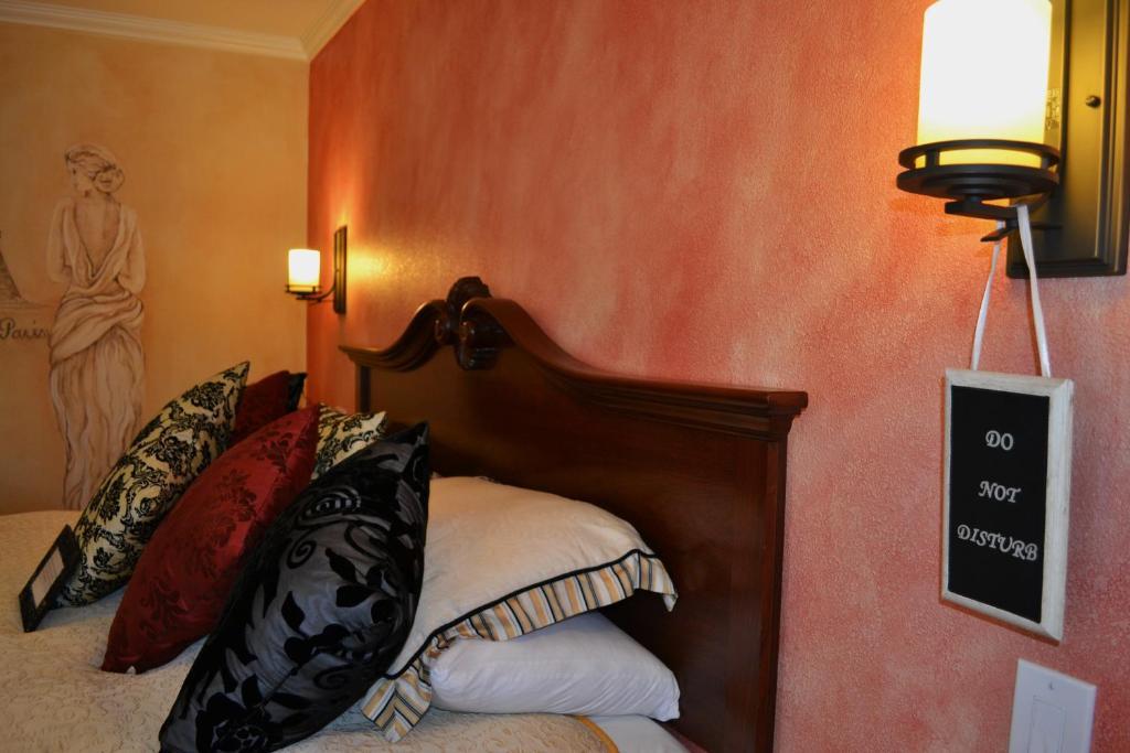Chardonnay Lodge Napa Room photo